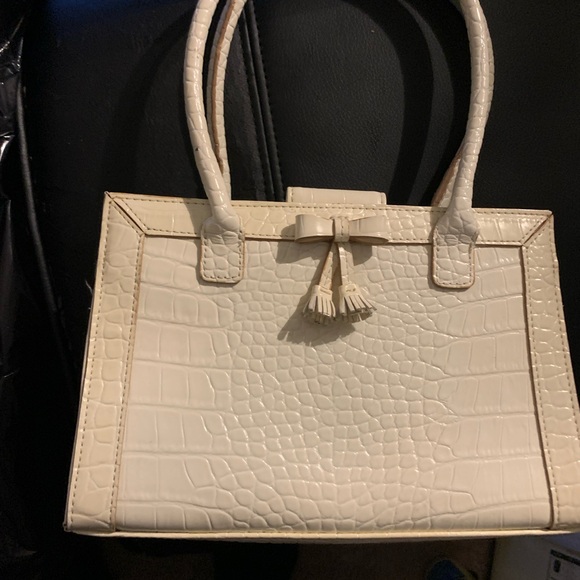 Handbags - Preloved Liz Claiborne vintage 90’s faux‎ leather cream purse